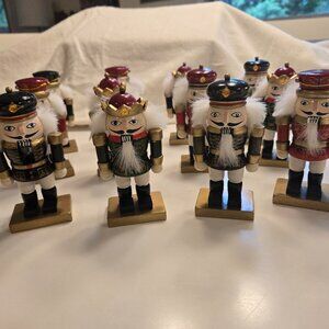 Set of 12 Wood Nutcracker card holder/xmas decorations